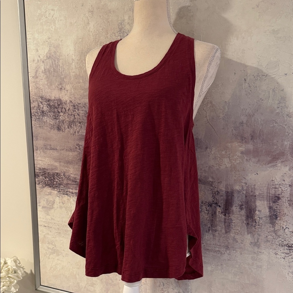 Women's Sleeveless Burgundy Top size Large NWT